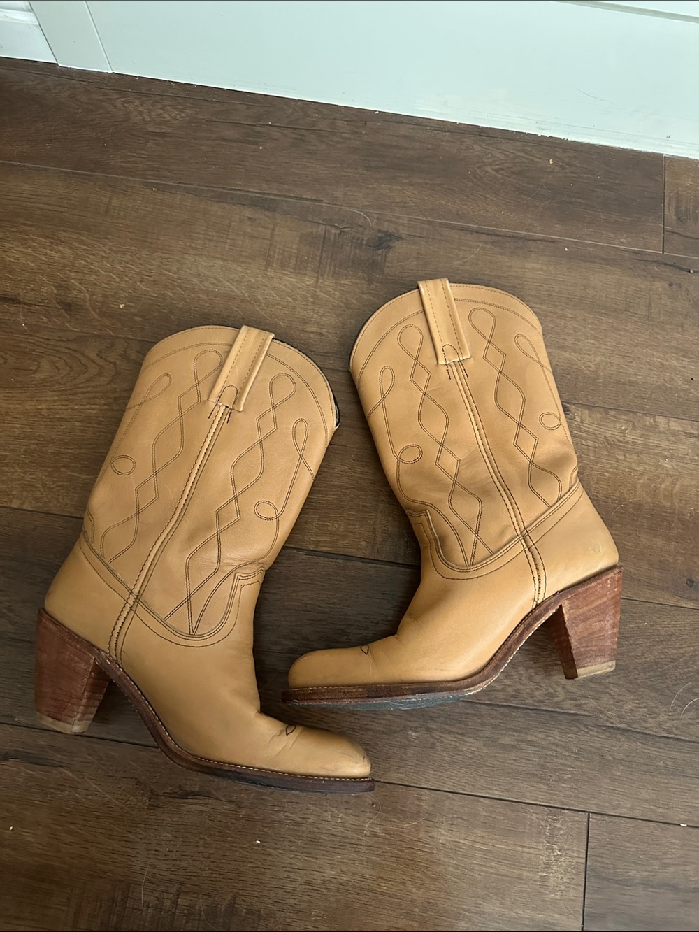 Frye Women's Tan Leather Western Heeled Boots - Picture 7 of 8